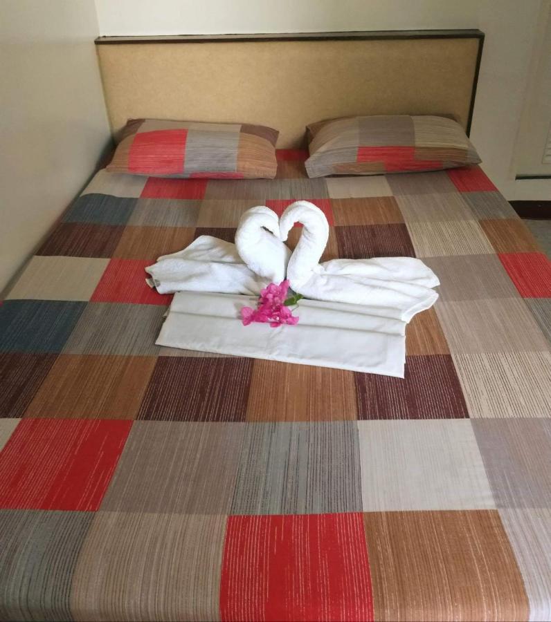 Park Vil-La Apartelle Кесон-Сити Экстерьер фото