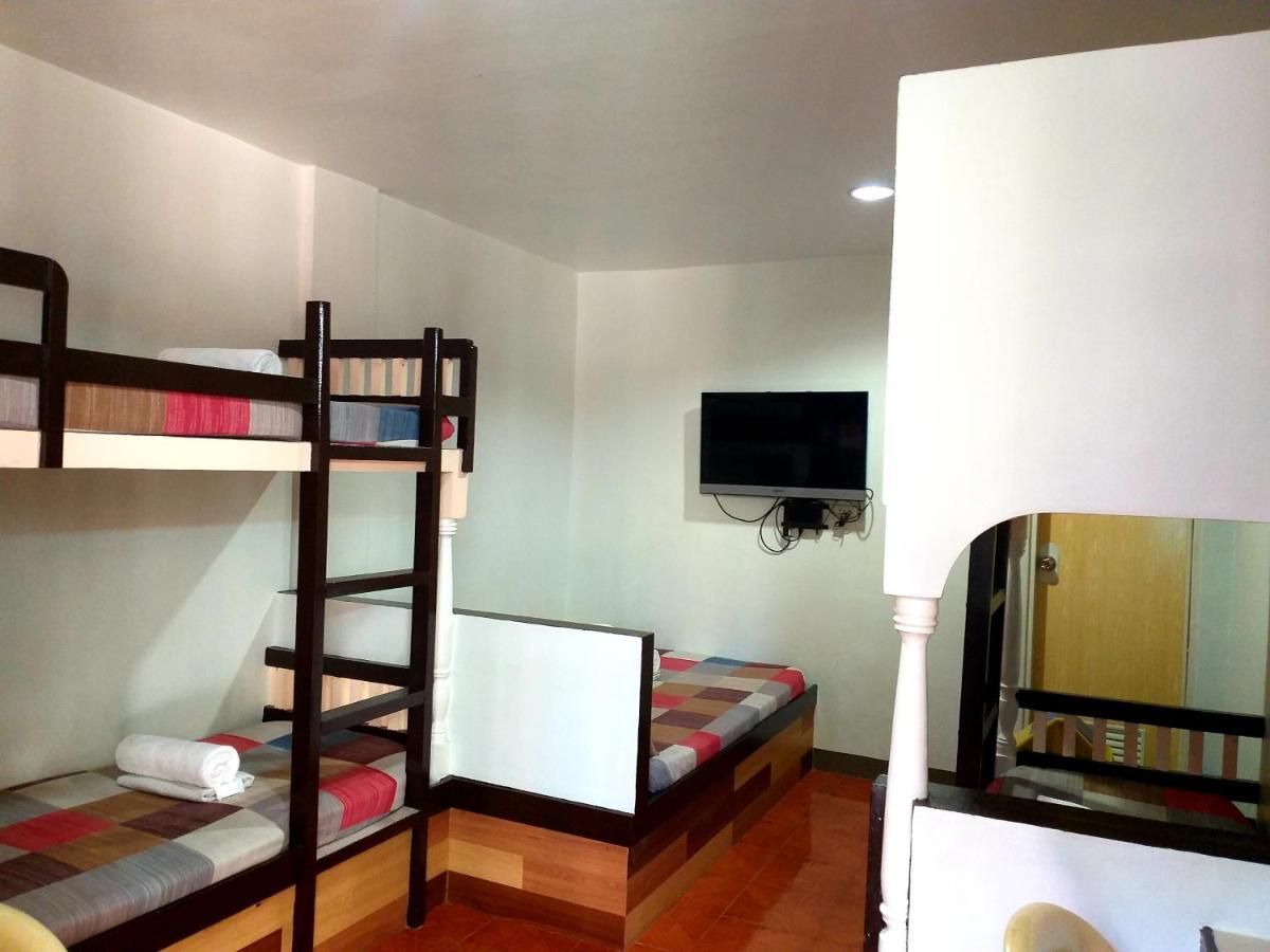 Park Vil-La Apartelle Кесон-Сити Экстерьер фото